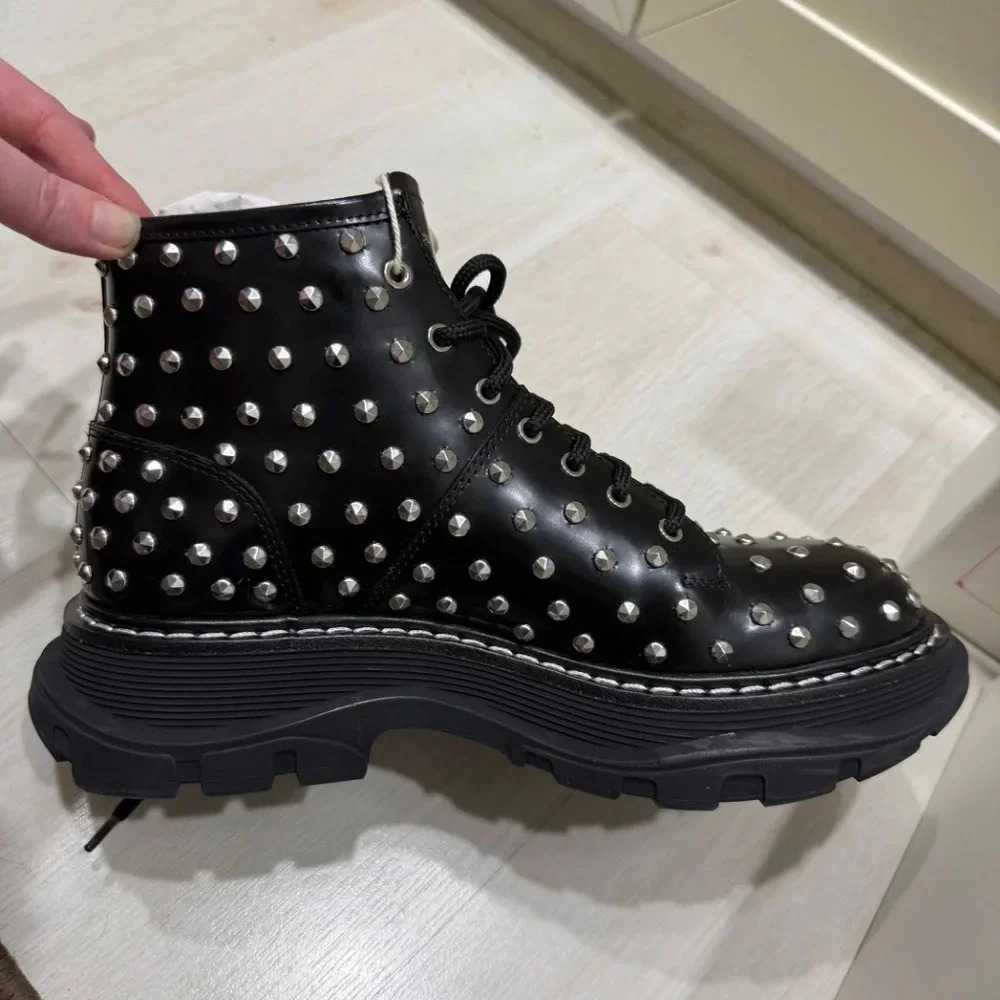 ••SOLD•• AUTHENTIC Alexander McQueen Studded Boots- Size 37 (never worn out) - Picture 5 of 7